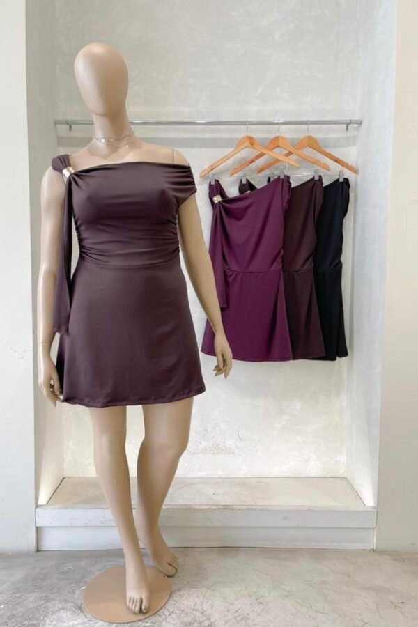 VESTIDO CON APLIQUE